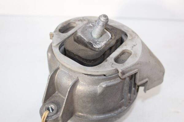 BMW F80 F82 F87 M2 M3 M4 Right Driver Engine Mount 2284818