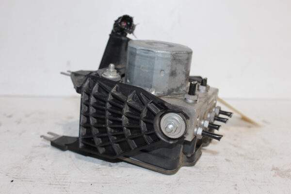 Mercedes Benz W176 W117 A CLA Class ABS Module Pump Unit A1764310200