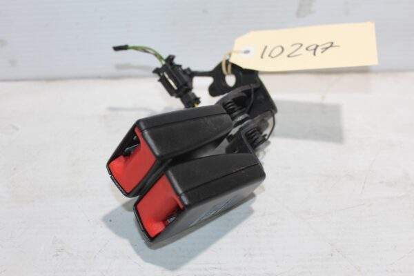 Audi 8V A3 S3 RS3 / Volkswagen MK7 Rear Centre Seat Belt Buckle 8V0 857 739 Q