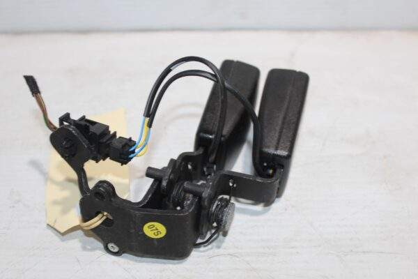 Audi 8V A3 S3 RS3 / Volkswagen MK7 Rear Centre Seat Belt Buckle 8V0 857 739 Q