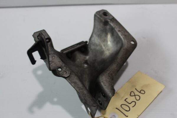 Audi A4 A5 Q5 / Porsche 95B Macan Engine Mount Retaining Plate 8K0 399 059 F