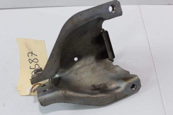 Audi A4 A5 Q5 / Porsche 95B Macan Engine Mount Retaining Plate 8K0 399 060 F