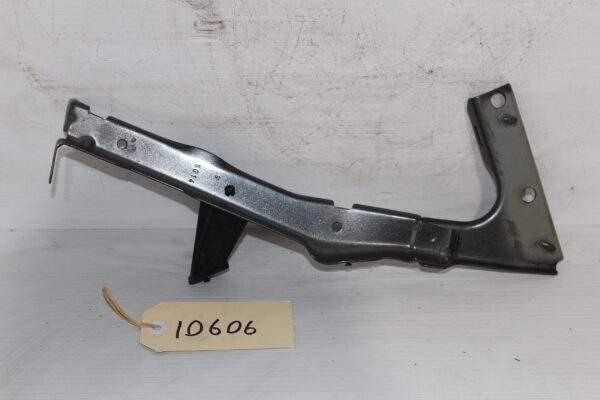Audi 8T 8F A5 Front Left Passenger Fender Guard Support Bracket 8T0 821 135 G