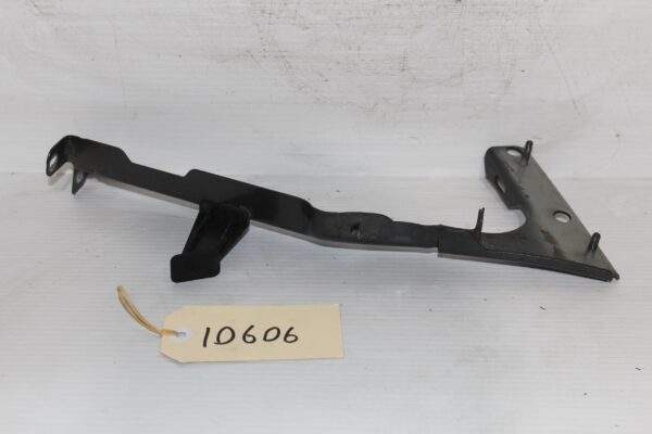 Audi 8T 8F A5 Front Left Passenger Fender Guard Support Bracket 8T0 821 135 G
