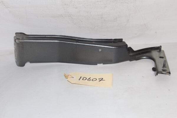 Audi 8T 8F A5 Front Right Driver Fender Guard Support Bracket 8T0 821 136 G