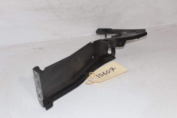 Audi 8T 8F A5 Front Right Driver Fender Guard Support Bracket 8T0 821 136 G