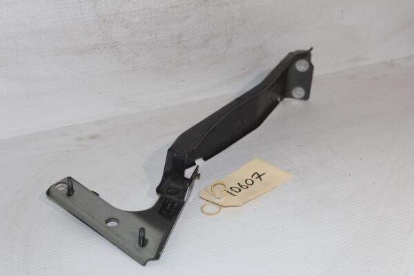 Audi 8T 8F A5 Front Right Driver Fender Guard Support Bracket 8T0 821 136 G