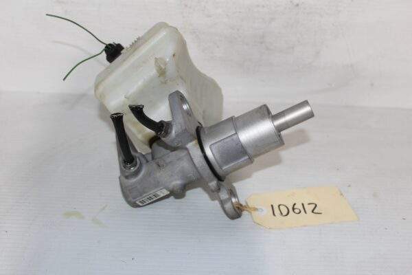 Audi 8T 8F A5 8R Q5 SQ5 Brake Master Cylinder 8K0 611 301 A