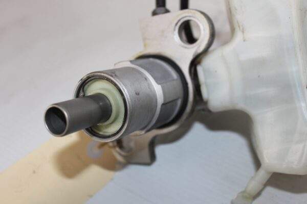 Audi 8T 8F A5 8R Q5 SQ5 Brake Master Cylinder 8K0 611 301 A