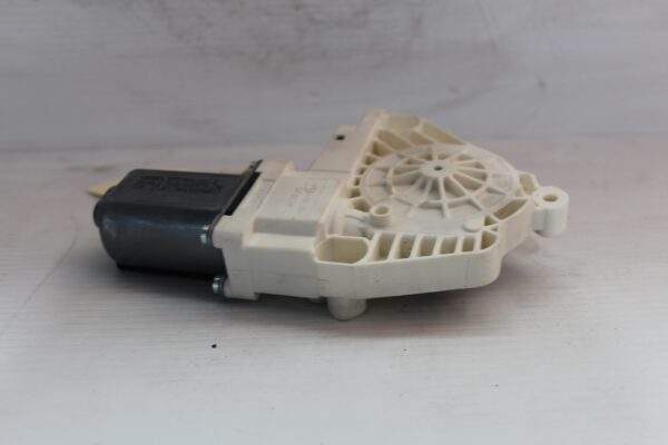 Audi A5 S5 RS5 A4 A6 Q7 Front Right Window Regulator Motor 8T0 959 802 B
