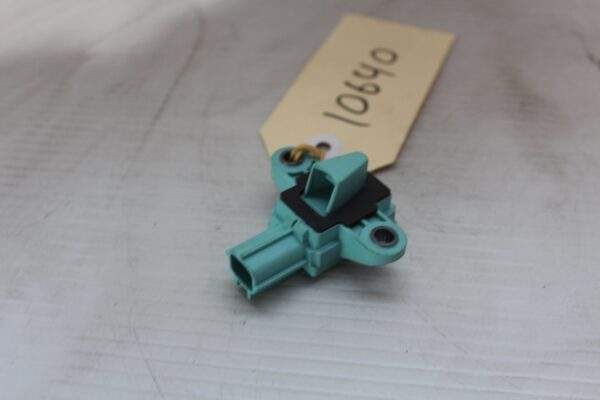 Audi A4 A5 S5 Q5 Airbag SRS Crash Sensor 8K0 955 557 C