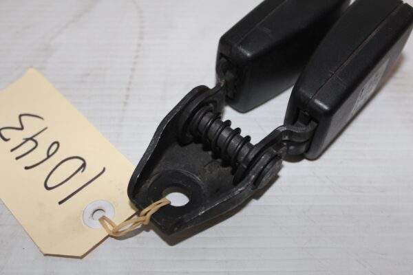 Audi 8F A5 Centre Seat Belt Buckle 8J8 857 739 J