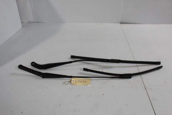 Audi 8F A5 Front Wiper Arm Assembly Pair 8F2955407A, 8F2955408A