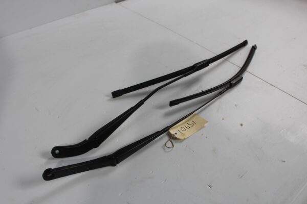 Audi 8F A5 Front Wiper Arm Assembly Pair 8F2955407A, 8F2955408A
