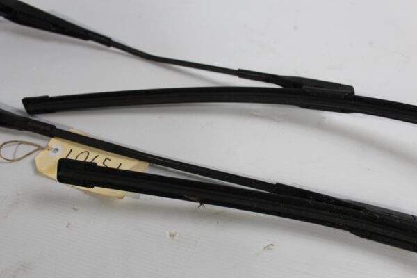 Audi 8F A5 Front Wiper Arm Assembly Pair 8F2955407A, 8F2955408A