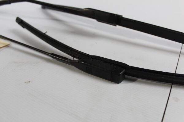 Audi 8F A5 Front Wiper Arm Assembly Pair 8F2955407A, 8F2955408A