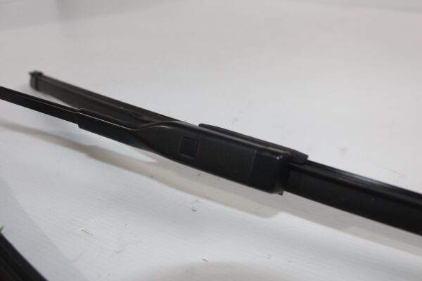 Audi 8F A5 Front Wiper Arm Assembly Pair 8F2955407A, 8F2955408A