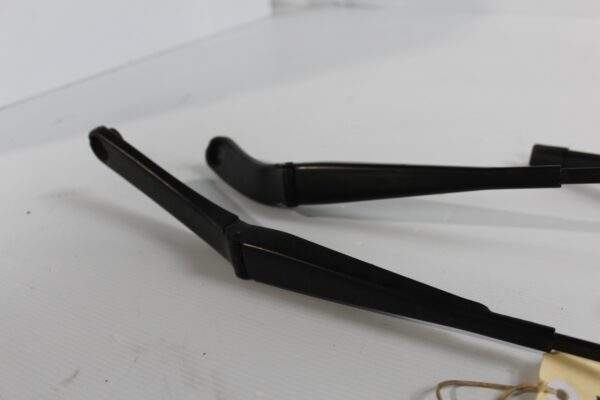 Audi 8F A5 Front Wiper Arm Assembly Pair 8F2955407A, 8F2955408A