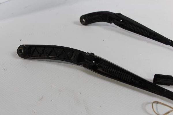 Audi 8F A5 Front Wiper Arm Assembly Pair 8F2955407A, 8F2955408A
