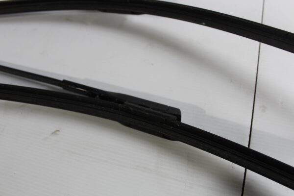 Audi 8F A5 Front Wiper Arm Assembly Pair 8F2955407A, 8F2955408A