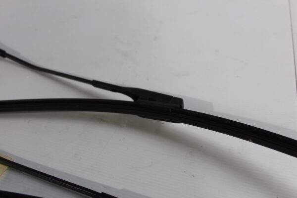 Audi 8F A5 Front Wiper Arm Assembly Pair 8F2955407A, 8F2955408A