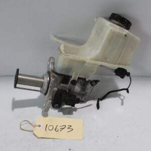 Audi 8 A3 S3 RS3 / Volkswagen Mk7 Golf Brake Master Cylinder 5Q2 611 301 G