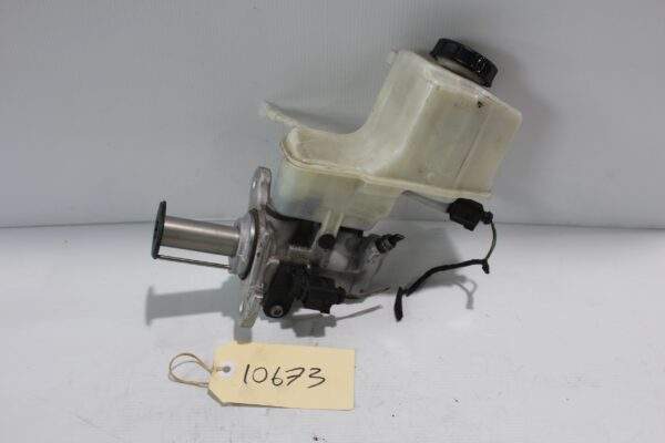 Audi 8 A3 S3 RS3 / Volkswagen Mk7 Golf Brake Master Cylinder 5Q2 611 301 G