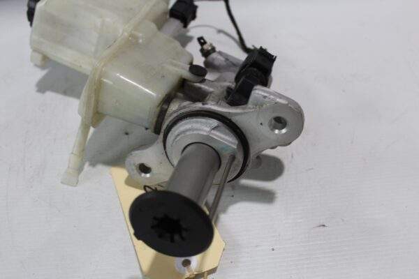 Audi 8 A3 S3 RS3 / Volkswagen Mk7 Golf Brake Master Cylinder 5Q2 611 301 G