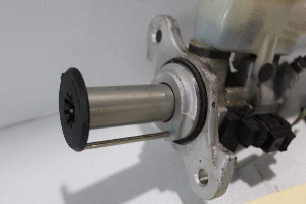 Audi 8 A3 S3 RS3 / Volkswagen Mk7 Golf Brake Master Cylinder 5Q2 611 301 G