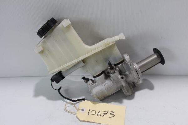 Audi 8 A3 S3 RS3 / Volkswagen Mk7 Golf Brake Master Cylinder 5Q2 611 301 G