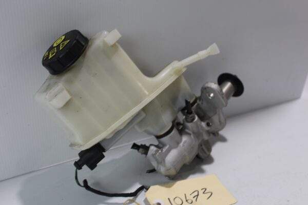 Audi 8 A3 S3 RS3 / Volkswagen Mk7 Golf Brake Master Cylinder 5Q2 611 301 G