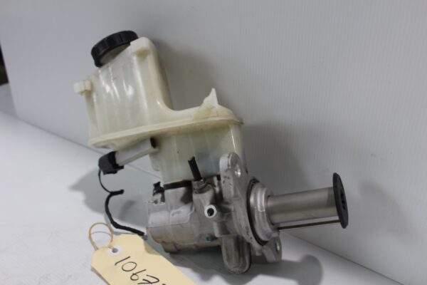 Audi 8 A3 S3 RS3 / Volkswagen Mk7 Golf Brake Master Cylinder 5Q2 611 301 G