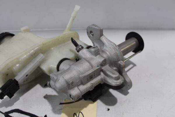 Audi 8 A3 S3 RS3 / Volkswagen Mk7 Golf Brake Master Cylinder 5Q2 611 301 G