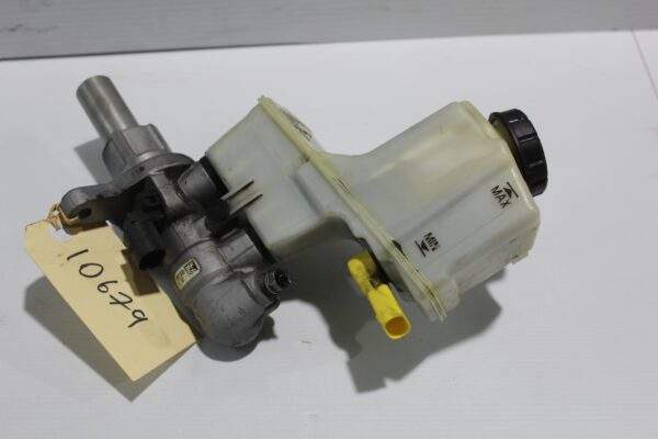 Audi 8 A3 S3 RS3 / Volkswagen Mk7 Golf Brake Master Cylinder 5Q2 611 301 B