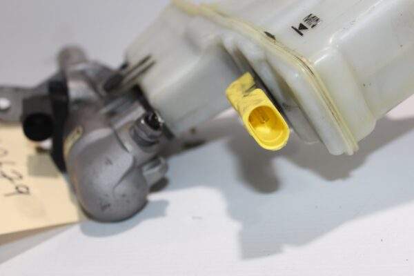 Audi 8 A3 S3 RS3 / Volkswagen Mk7 Golf Brake Master Cylinder 5Q2 611 301 B
