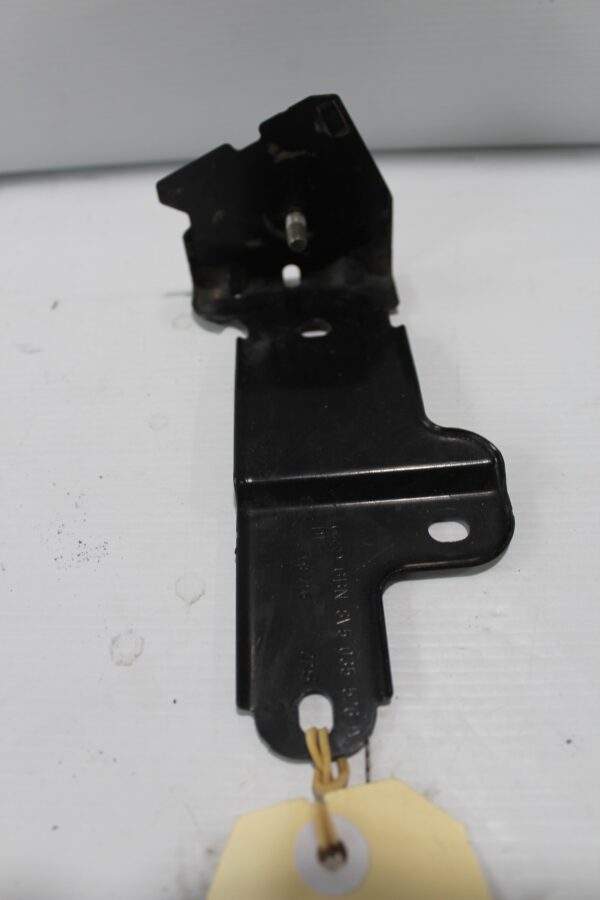 Audi 8V A3 S3 Radio Antenna Bracket 8V5 035 526 A