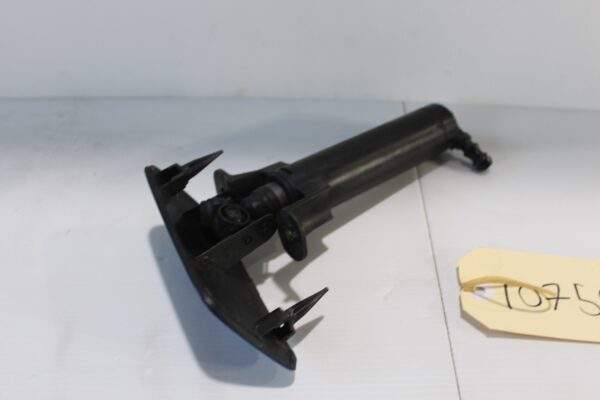 Audi 8V A3 S3 Right RH Washer Jet with Cap 8V0955102, 8V5955276A