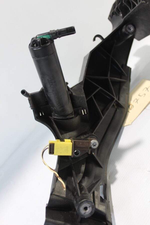 Audi 8T 8F Right Headlight Support Bracket Complete 8T0805608R, 8T0955102D