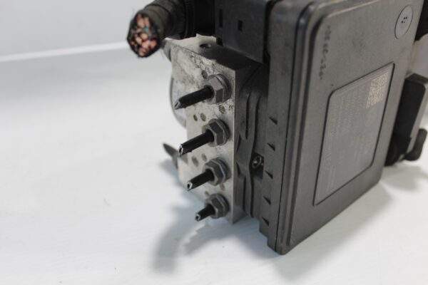 Volkswagen Golf Mk7 R ABS Pump 5Q0 907 379 AB