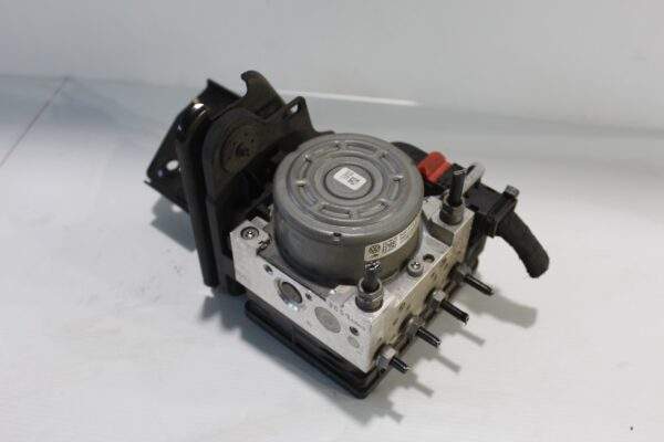Volkswagen Golf Mk7 R ABS Pump 5Q0 907 379 AB