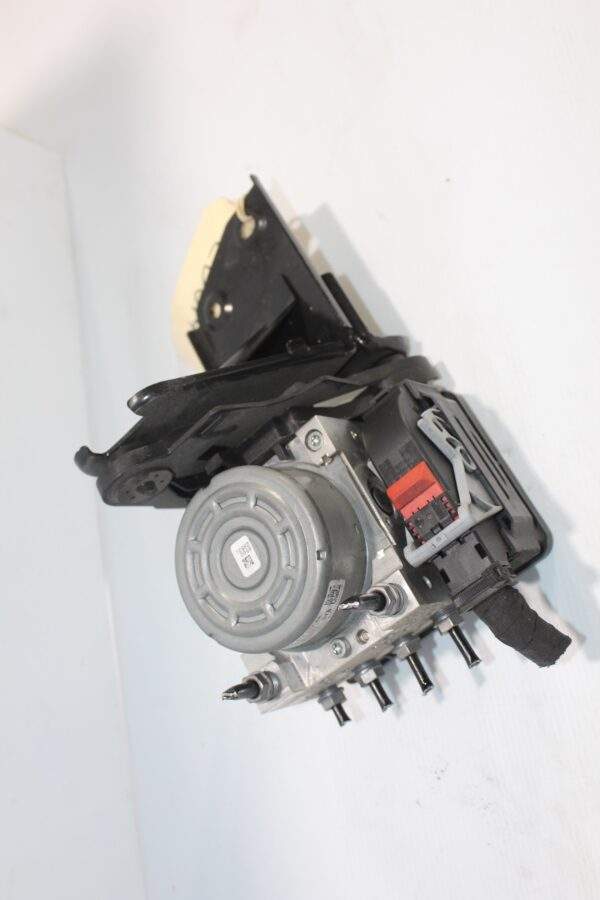 Volkswagen Golf Mk7 R ABS Pump 5Q0 907 379 AB