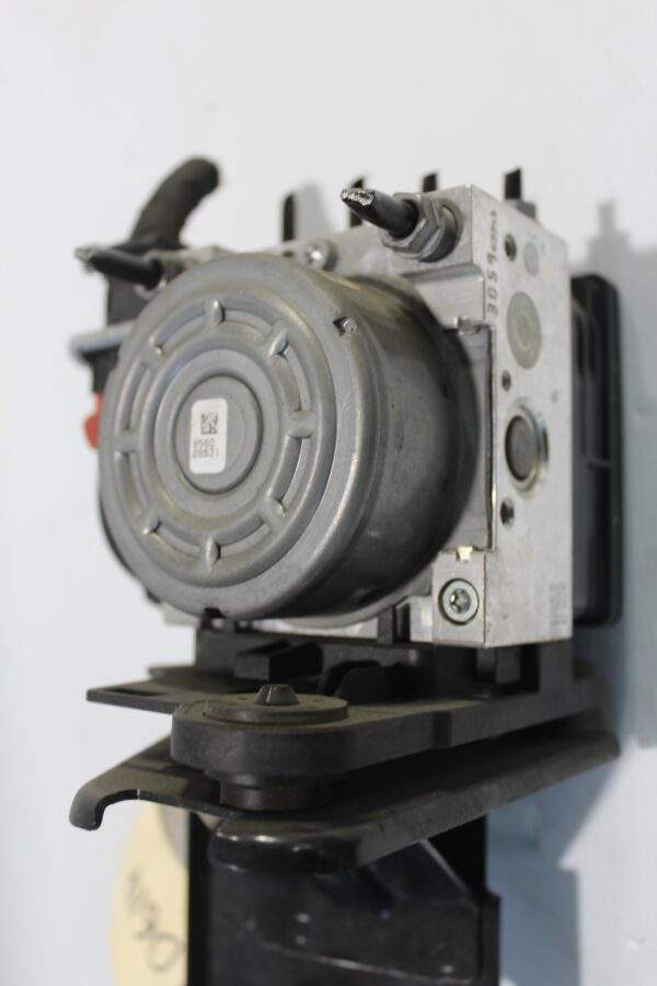 Volkswagen Golf Mk7 R ABS Pump 5Q0 907 379 AB