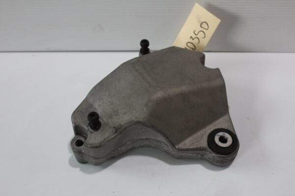 Mercedes Benz W176 W117 A45 CLA45 M133 Engine Mount Bracket A2702230002