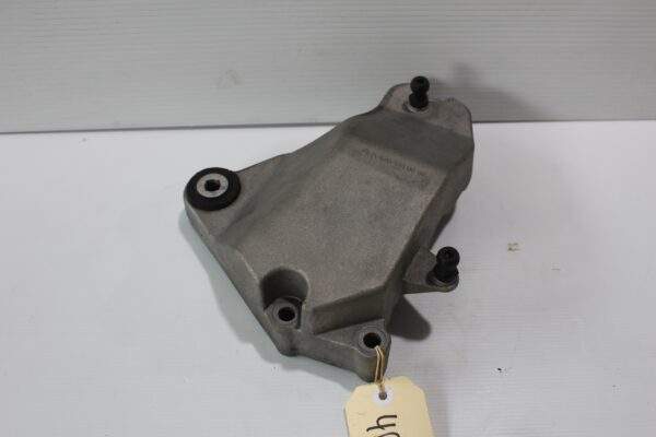 Mercedes Benz W176 W117 A45 CLA45 M133 Engine Mount Bracket A2702230002