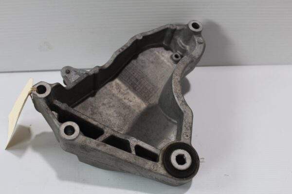 Mercedes Benz W176 W117 A45 CLA45 M133 Engine Mount Bracket A2702230002
