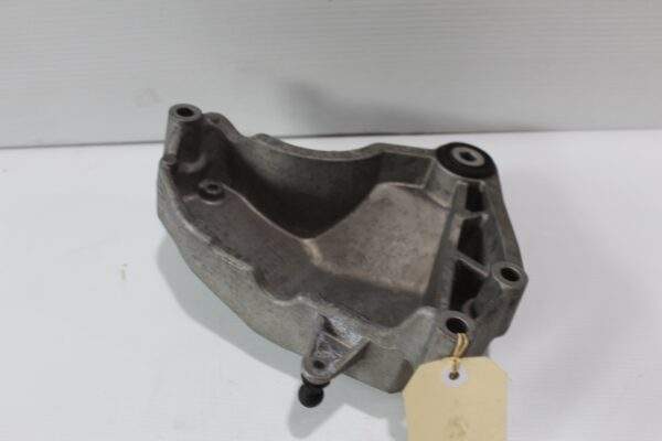 Mercedes Benz W176 W117 A45 CLA45 M133 Engine Mount Bracket A2702230002