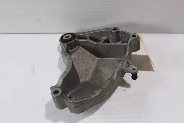 Mercedes Benz W176 W117 A45 CLA45 M133 Engine Mount Bracket A2702230002