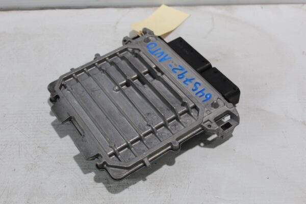Mercedes Benz W176 A250 M270 Engine Control Unit Module ECU ECM A2709002100