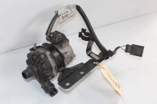Mercedes Benz W176 W117 A45 CLA45 AMG Auxiliary Coolant Water Pump A0005001986