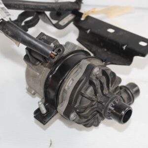 Mercedes Benz W176 W117 A45 CLA45 AMG Auxiliary Coolant Water Pump A0005001986 - Image 9